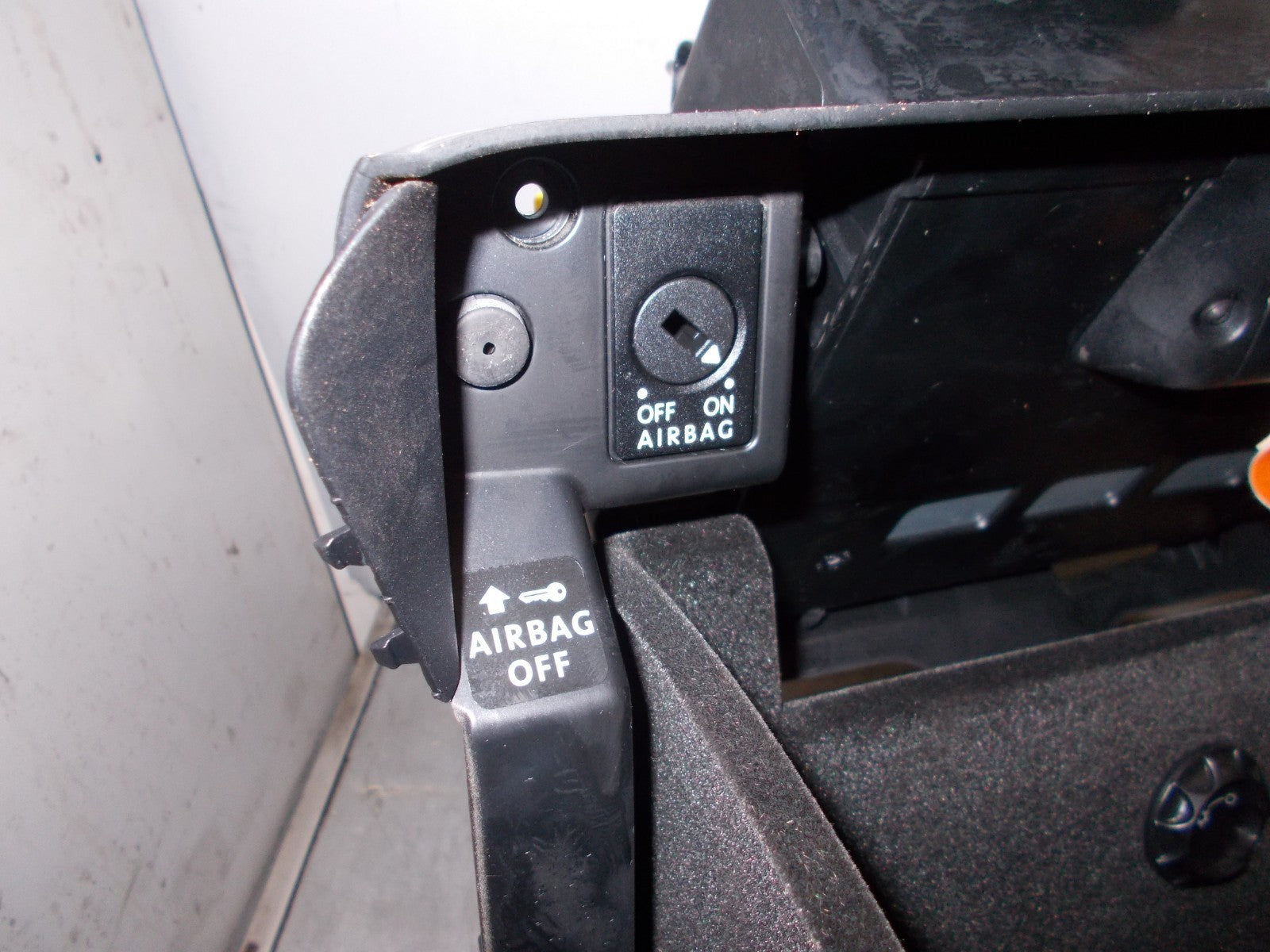 VW VOLKSWAGEN PASSAT B6 2006 BLACK GLOVE BOX 302857114