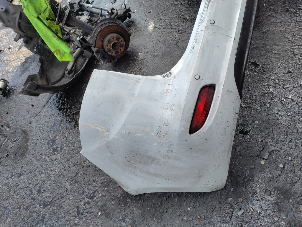 2016 VAUXHALL ZAFIRA C COMPLETE REAR BUMPER WITH PDC SENSOR WHITE