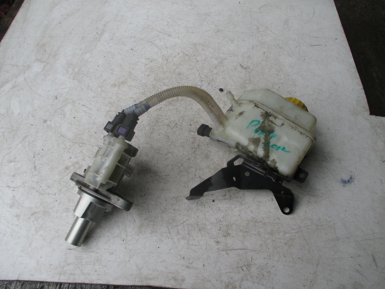 FIAT PUNTO 2012 BRAKE MASTER CYLINDER RESERVOIR BOTTLE TANK C866 B2710334