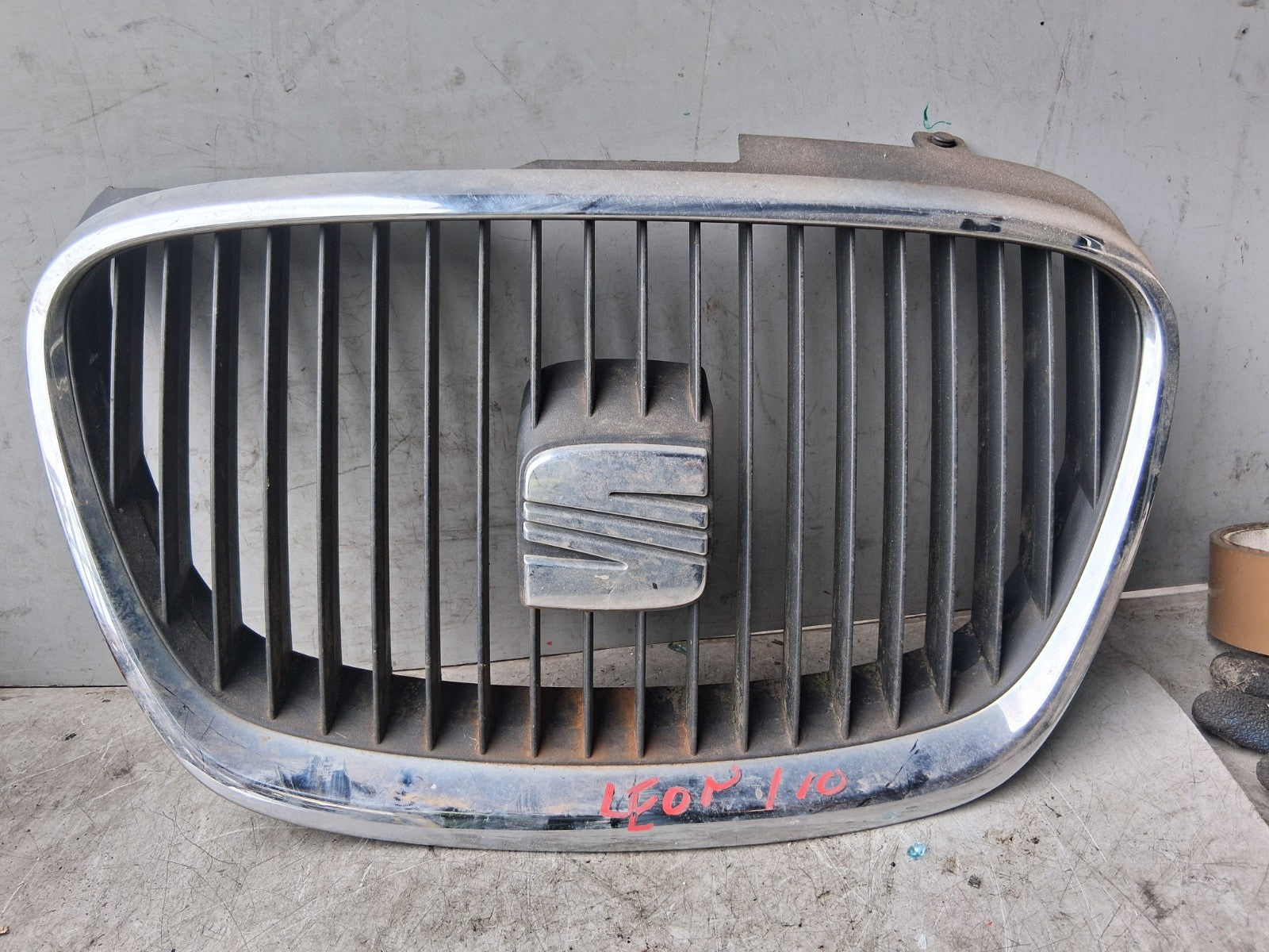 2010 SEAT LEON MK2 FACELIFT FRONT BUMPER GRILLE & BAGDE CHROME GRILLE 1P0853654A