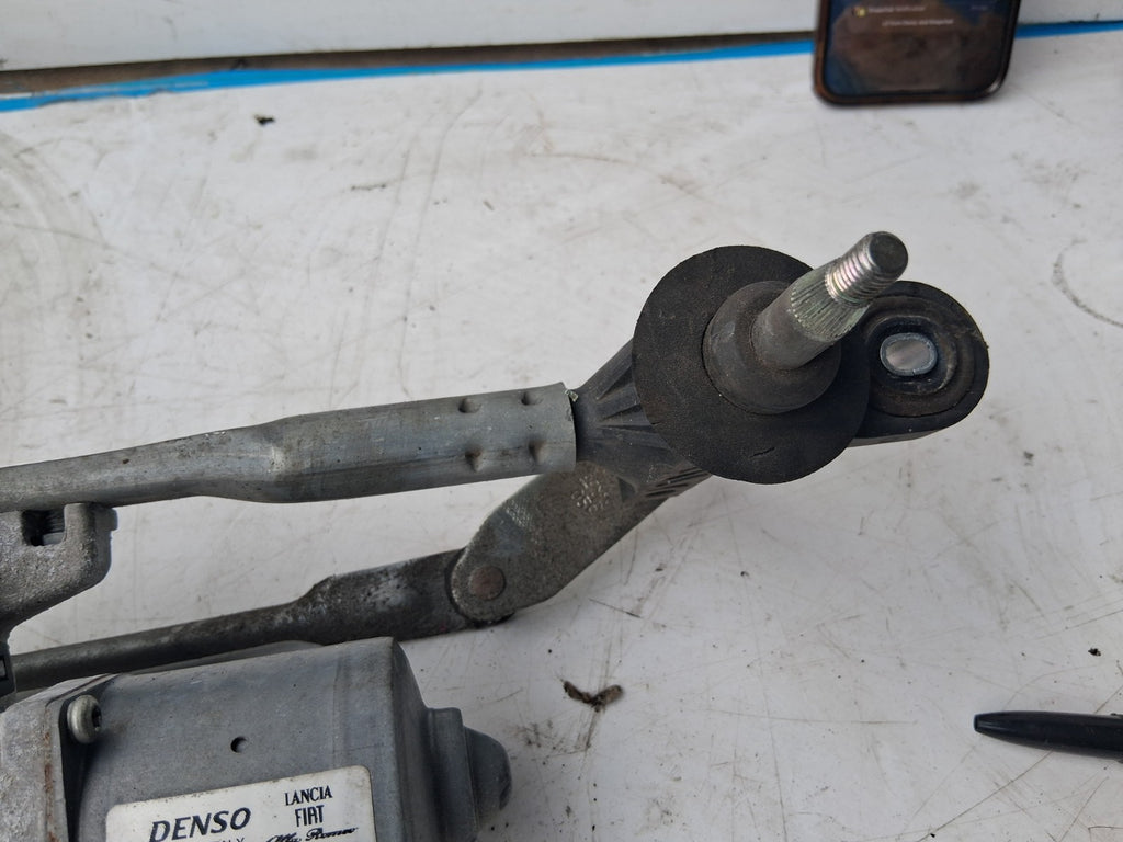 2015 FIAT 500 LOUNGE FRONT WINDSCREEN WIPER MOTOR LINKAGE MS1592008660