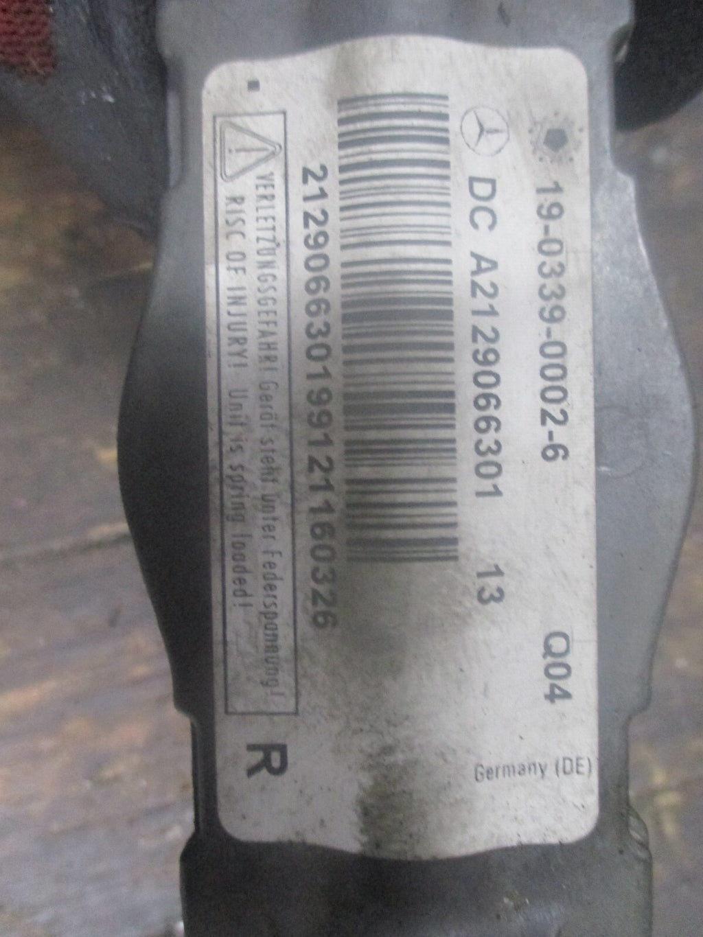 MERCEDES BENZ E CLASS BONNET ACTUATOR FRONT RIGHT DRIVER SIDE A2129066301