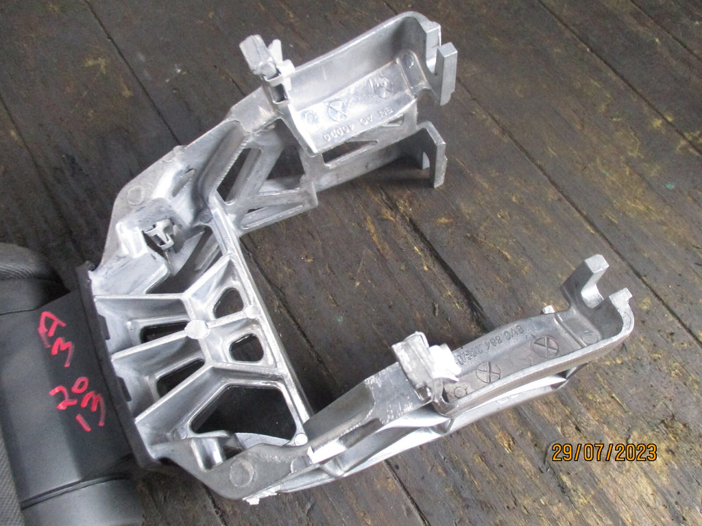 AUDI A3 2013 CENTER CONSOLE ARM REST IN BLACK