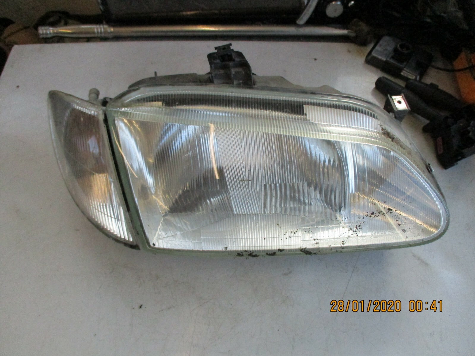 RENAULT MEGANE MK1 1996 OS DRIVER SIDE HEADLIGHT HEADLAMP
