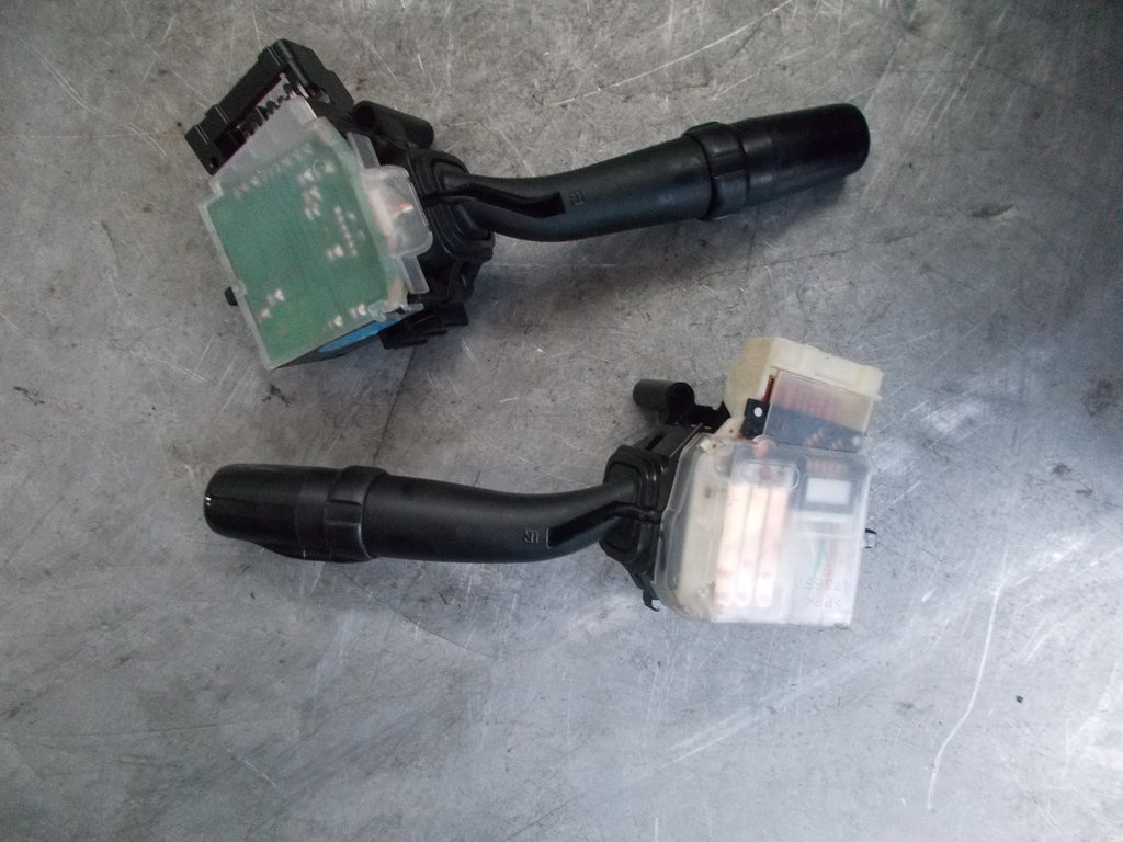 TOYOTA AVENSIS MK2 T250  WIPER STALKS/ INDICATOR ARMS