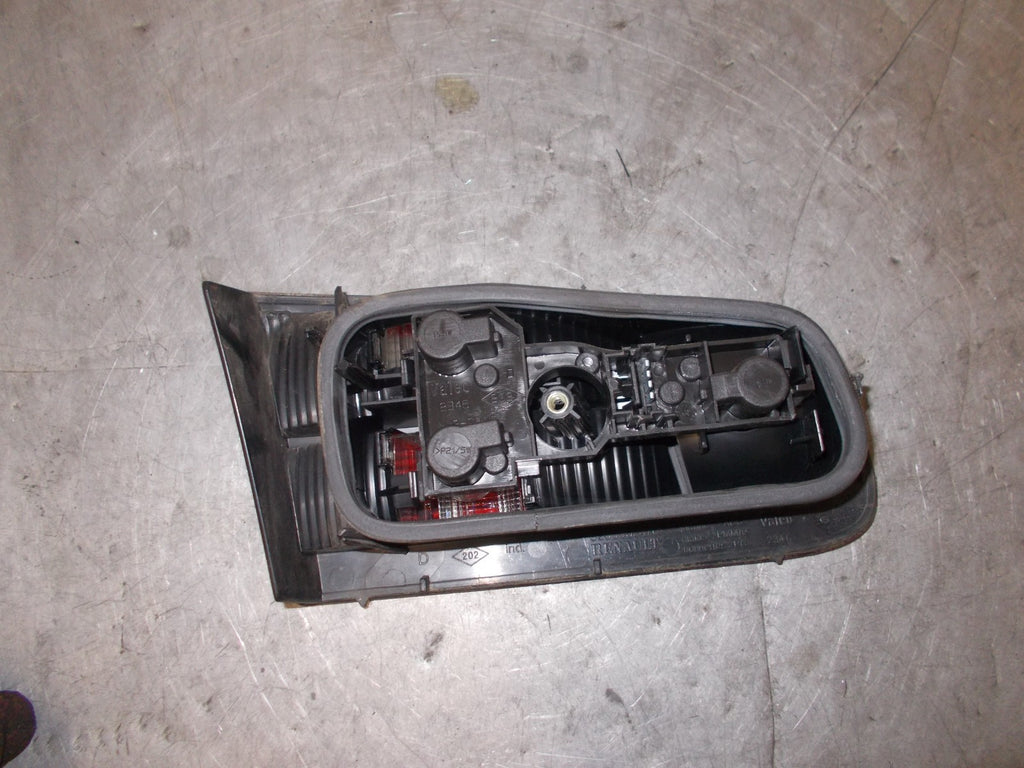 RENAULT LAGUNA 2005 MK2 OSR DRIVER SIDE INNER REAR TAIL LIGHT 23460202