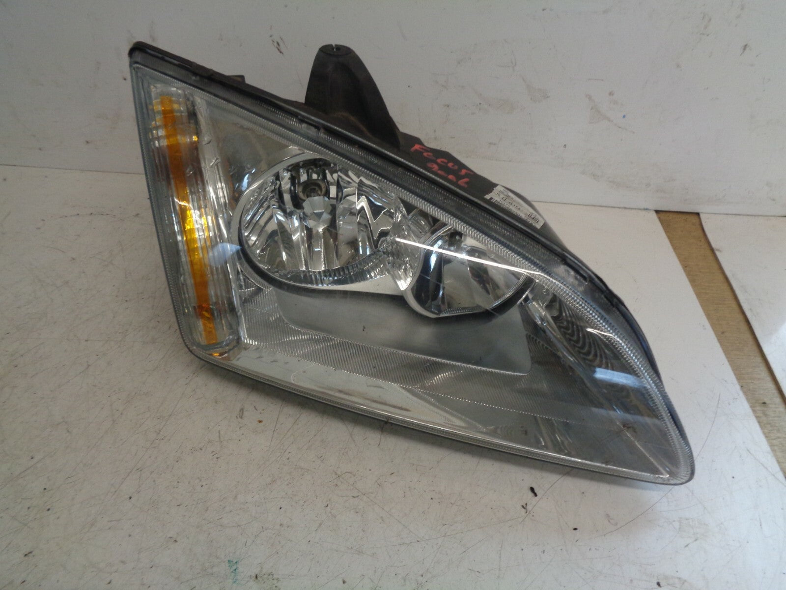 FORD FOCUS 2006 MK2 OS DRIVER SIDE FRONT HEADLIGHT HEADLAMP 4M5113W029BE