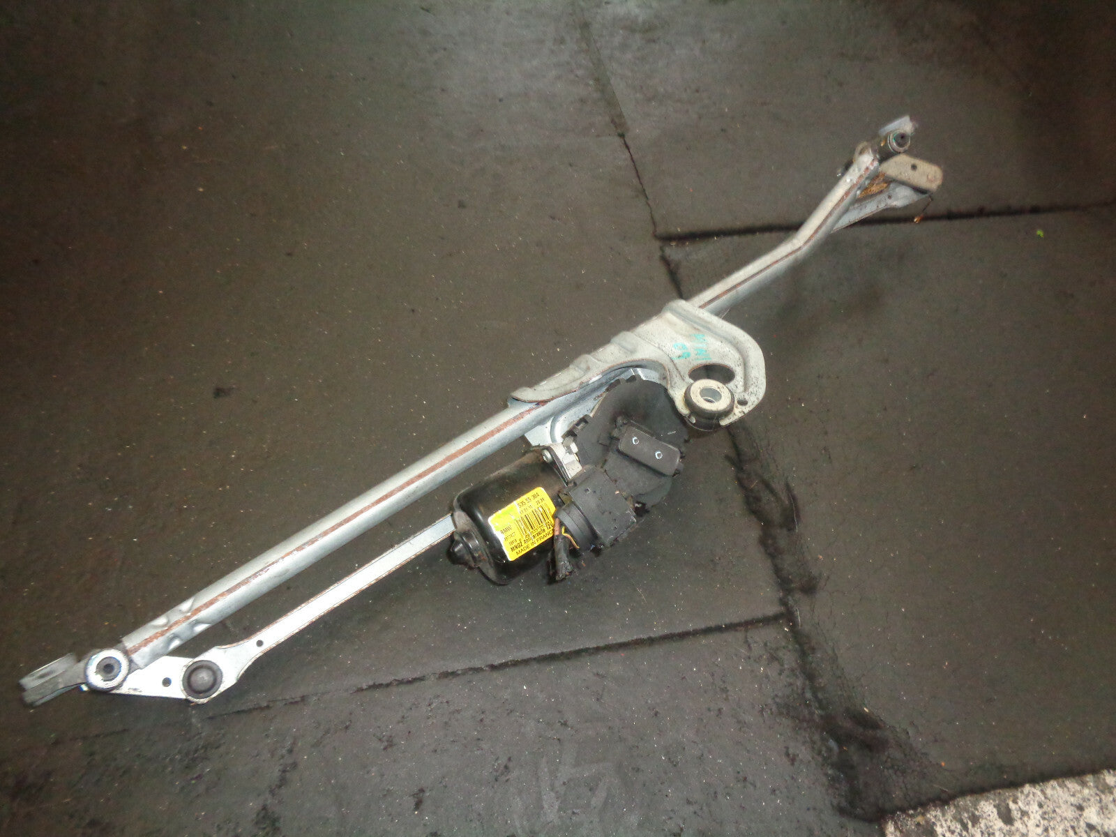 MINI COOPER R56 2009 FRONT WINDSCREEN WIPER MOTOR LINKAGES 5355304