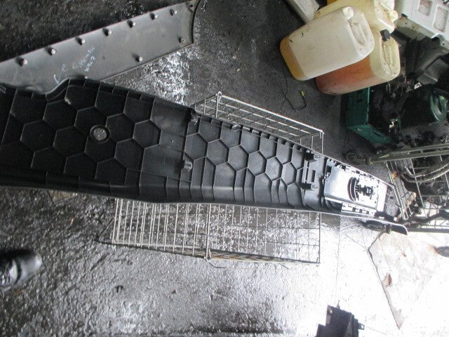 2020 MERCEDES BENZ SPRINTER W907 OS DRIVER SIDE B PILLAR TRIM COVER A9106901900