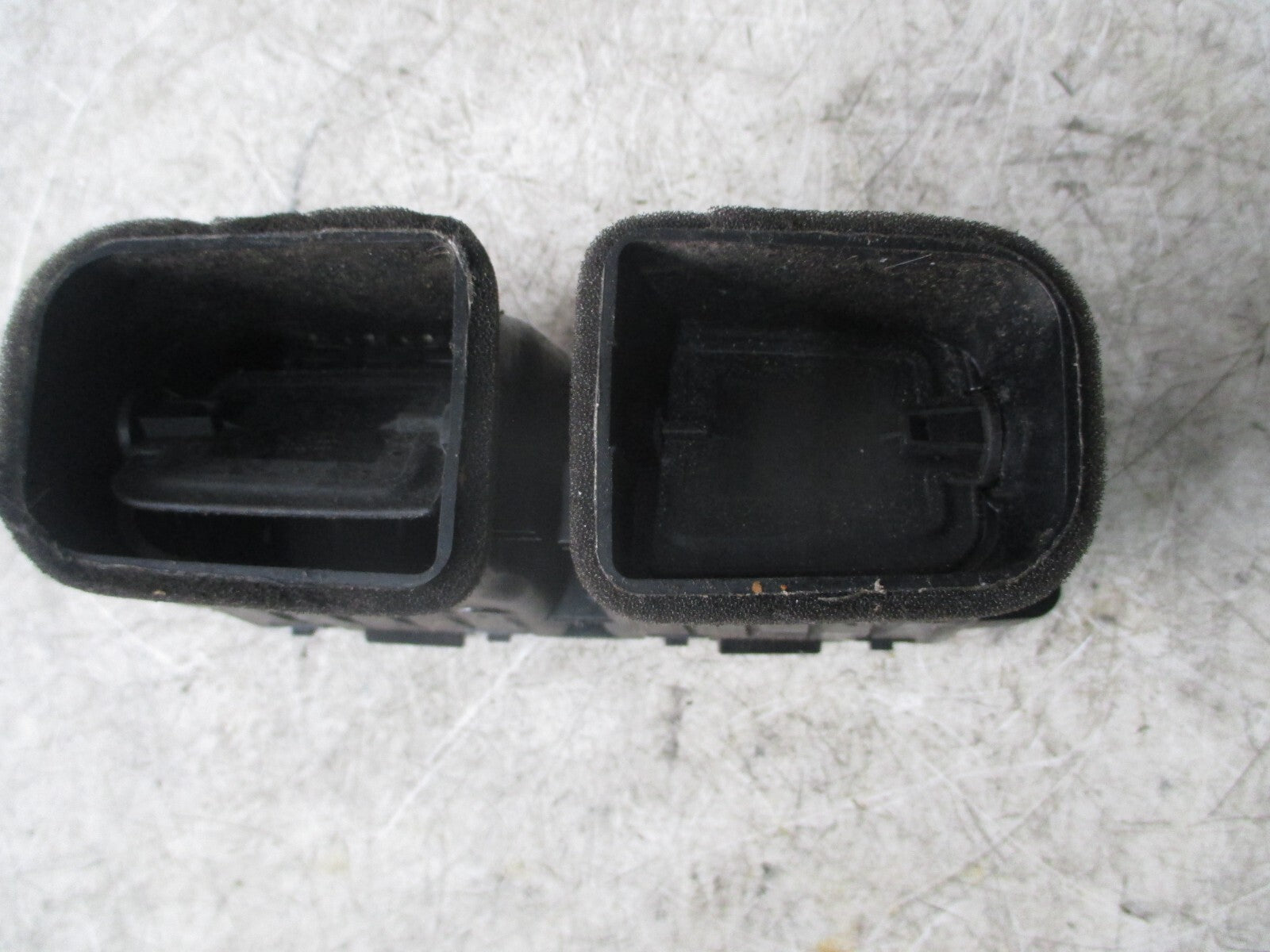 JAGUAR XE X760 2017 REAR CENTRE CONSOLE AIR VENT GJ32014A22AA