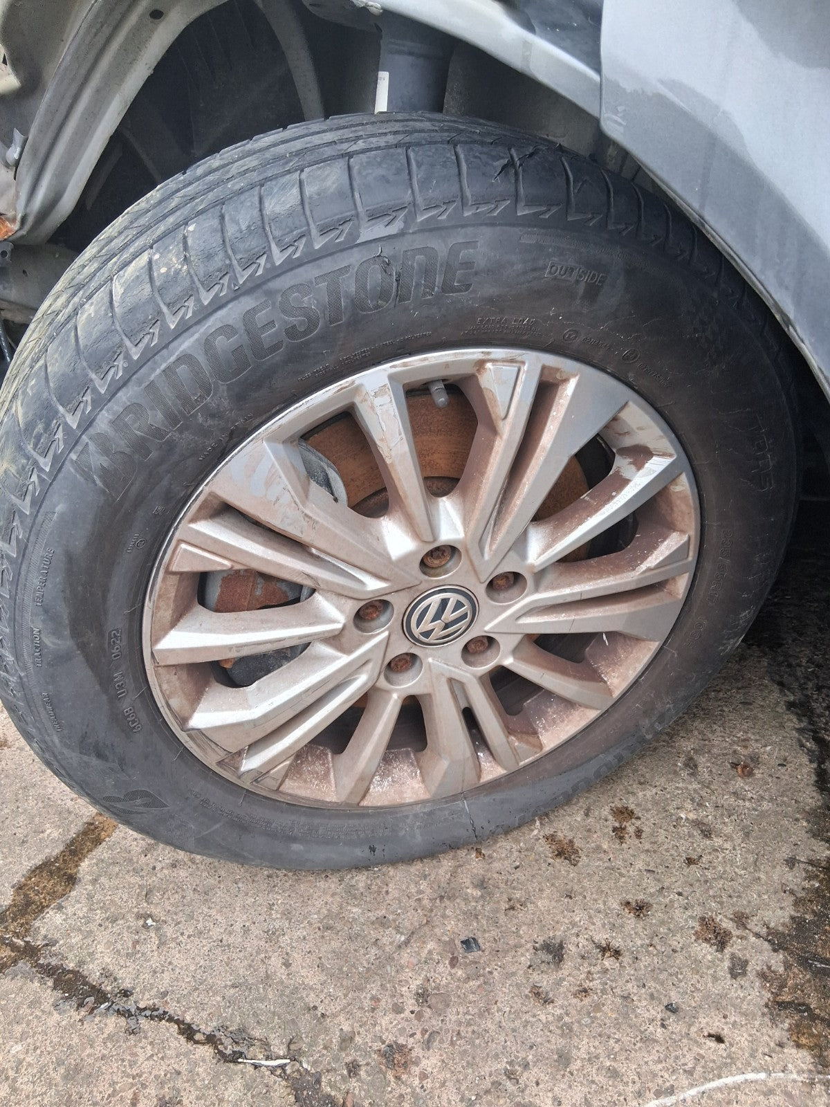2023 VOLKSWAGEN CARAVELLE T6.1 17 INCH ALLOY WHEEL WITH TYRE 235/55R17