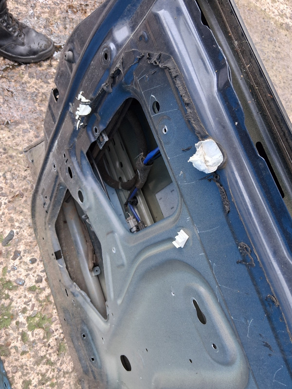 2006 NISSAN PATHFINDER R51 NSF PASSENGER SIDE FRONT LEFT BARE DOOR BLUE BW9