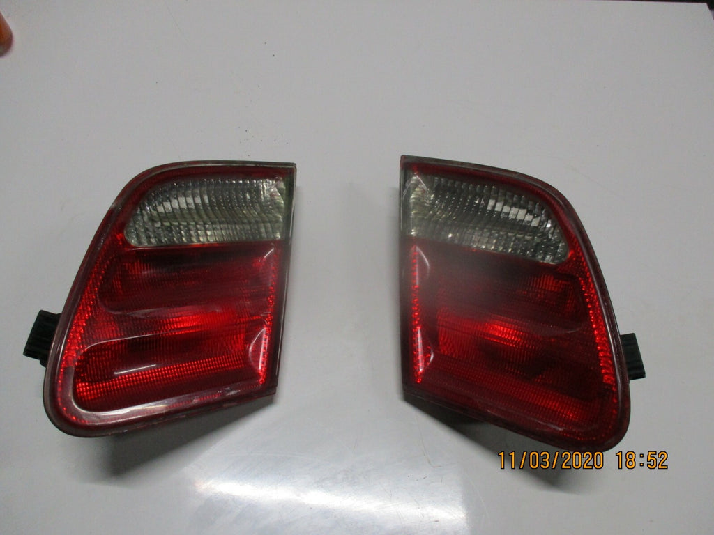 MERCEDES E CLASS 2001 2 X PASSENGER DRIVER REAR INNER BOOT LID TAILGATE LIGHT