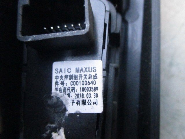 2020 LDV SAIC V80 MIDDLE DASH AIR VENT & RADIO CONTROL SWITCH & TRIM C00104309