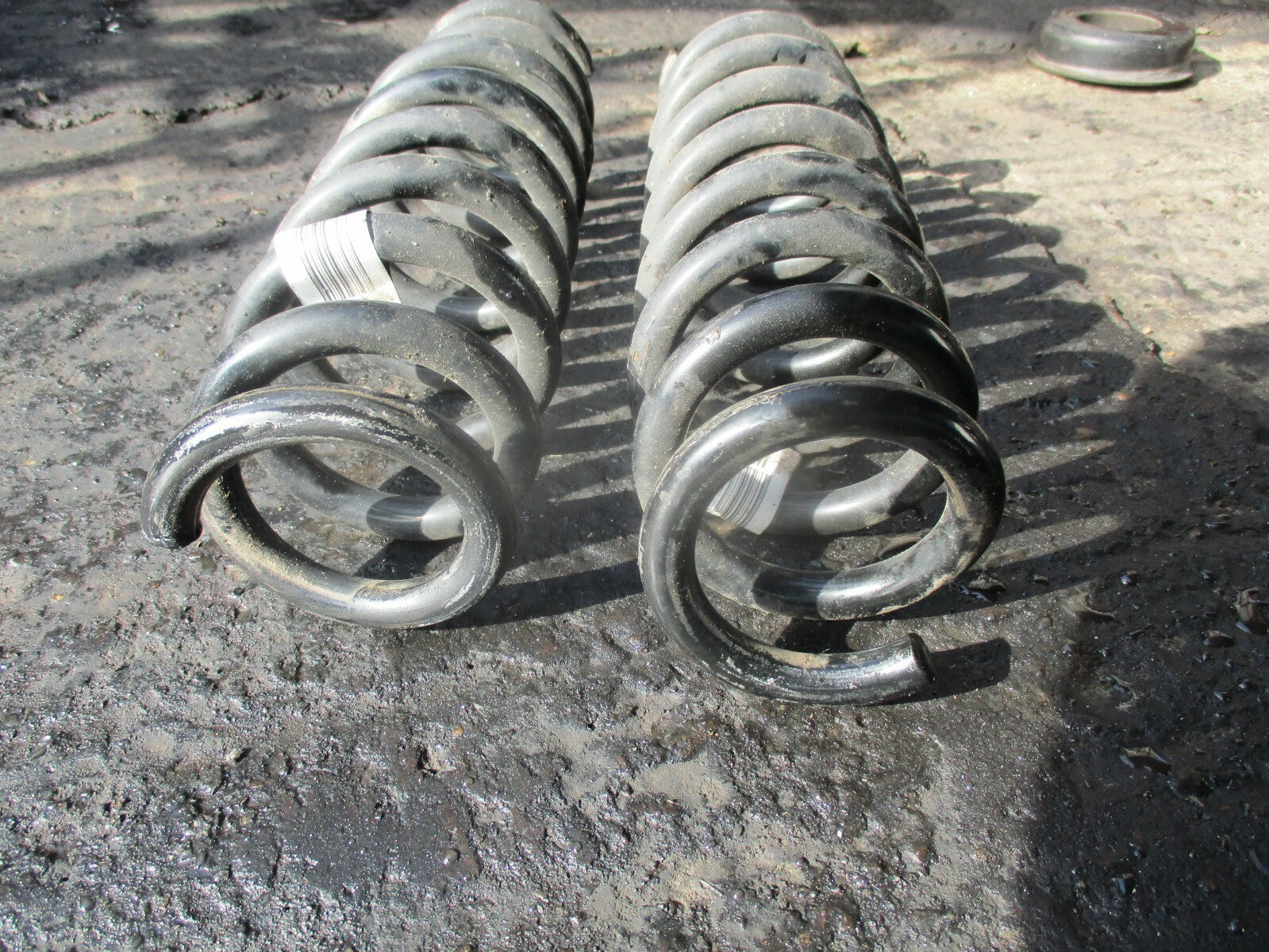 BMW 1 SERIES F20 F21 PAIR REAR SUSPENSION COIL SPRINGS