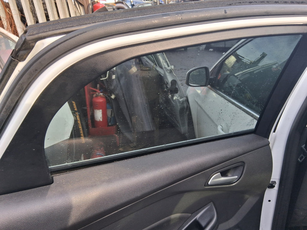 2013 FORD FOCUS MK3 HATCHBACK NSR PASSENGER SIDE REAR COMPLETE DOOR WHITE Z2