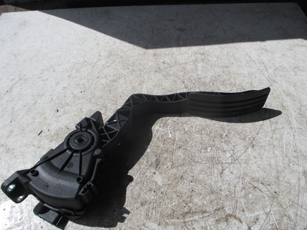 DACIA SANDERO LOGAN 2016 ACCELERATOR PEDAL 180106136R