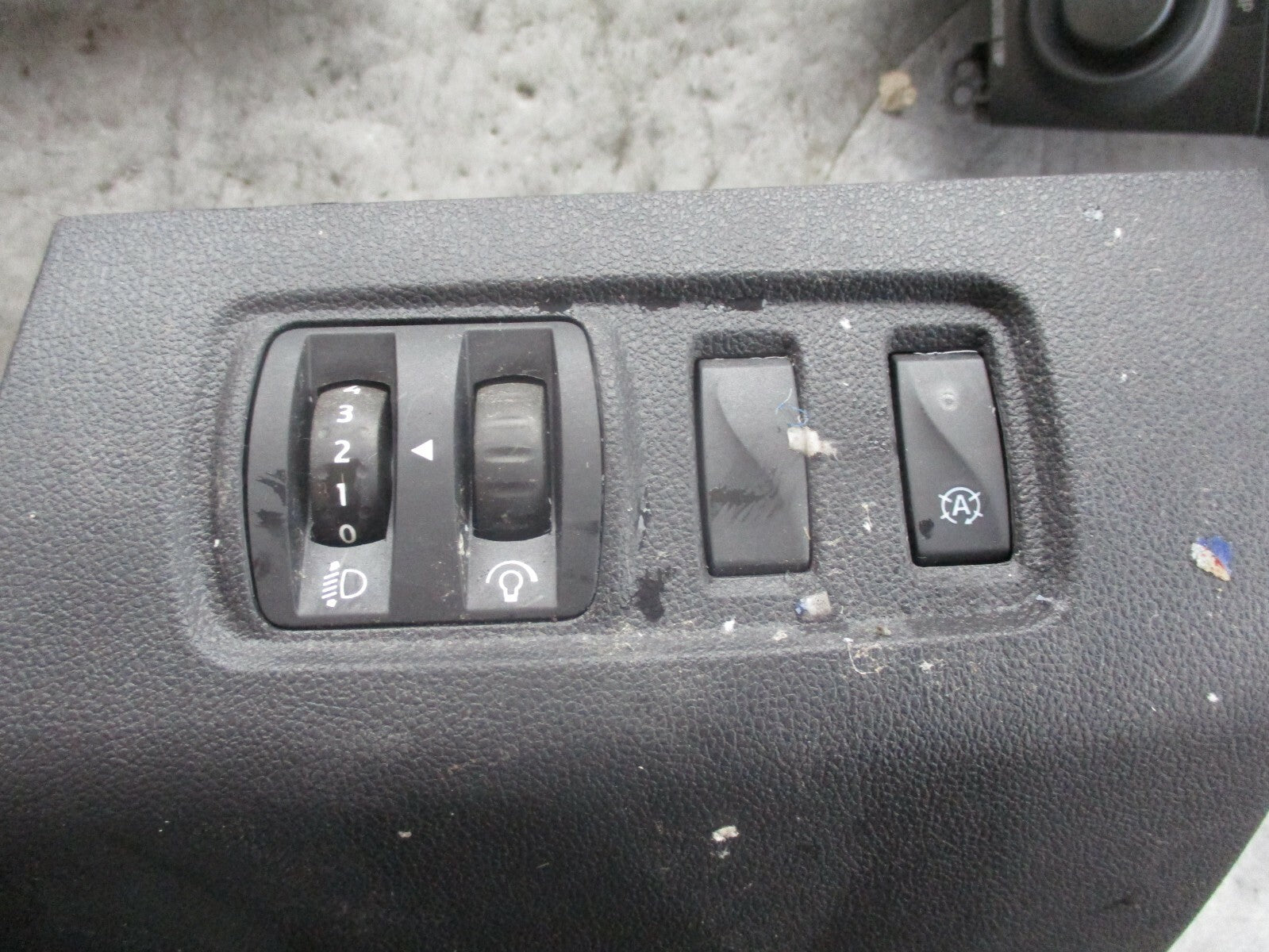 RENAULT CLIO X98 MK4 HEADLIGHT ADJUST CONTROL SWITCHES & DASH TRIM 251900567R