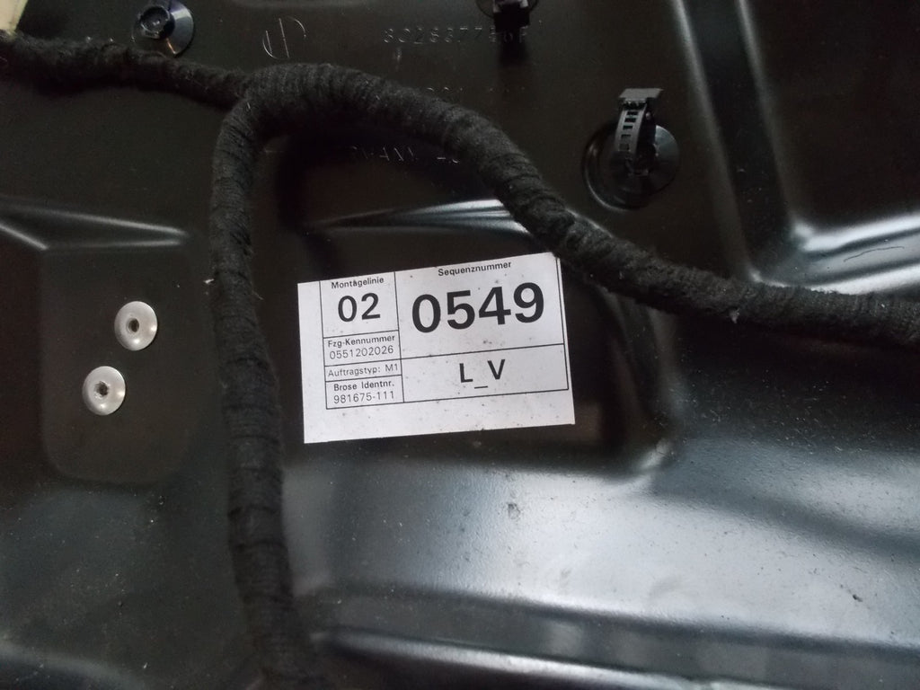 2006 VOLKSWAGEN PASSAT FRONT DOOR PASSENGER SIDE WINDOW REGULATOR