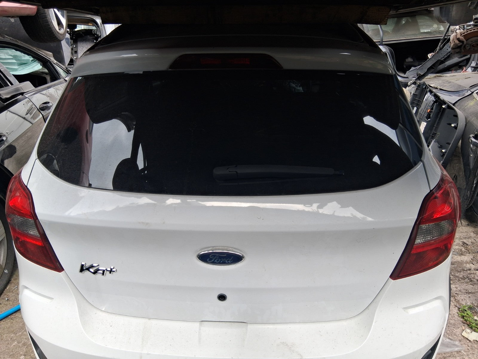 2018 FORD KA + PLUS HATCHBACK REAR BARE TAILGATE BOOTLID WHITE