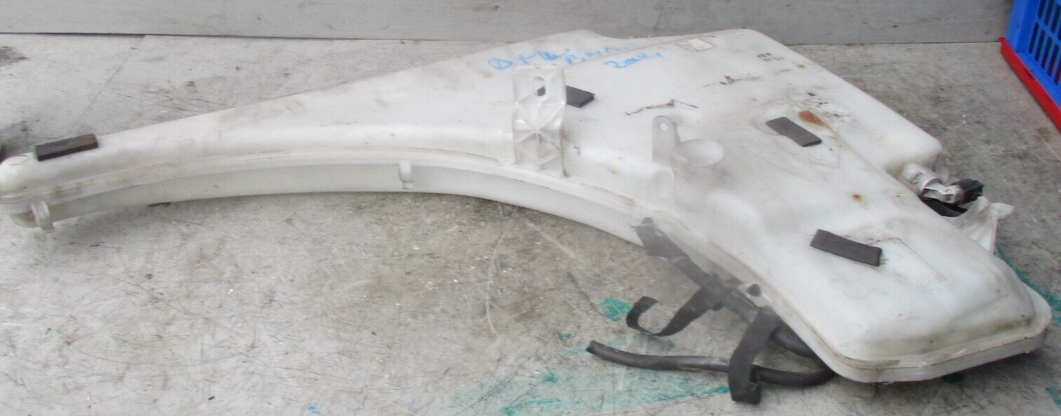 2004 BMW 1 3 1 X WINDOW SCREEN WASHER BOTTLE AND PUMP WASHER TANK 61677068998
