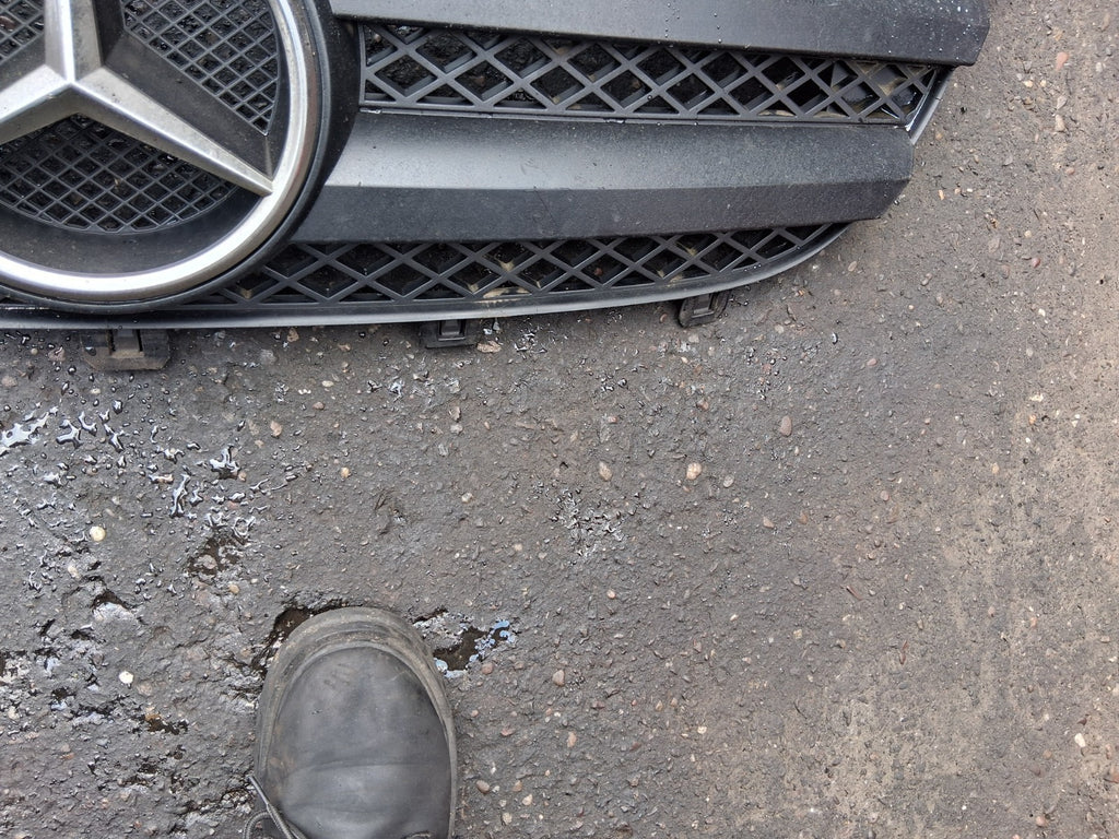 2015 MERCEDES BENZ SPRINTER W907 FRONT BUMPER CENTRE MAIN GRILL A9068800385
