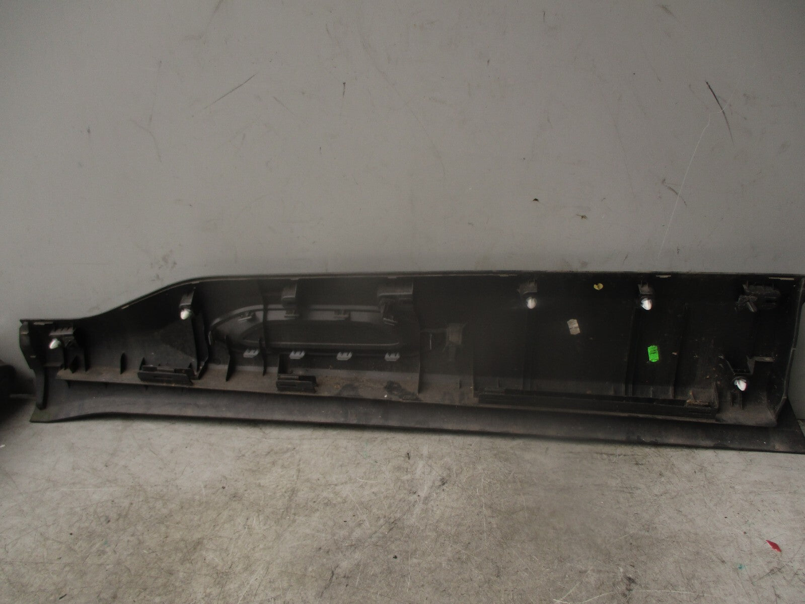 2018 KIA STONIC OSF DRIVER SIDE FRONT RIGHT DOOR MOULDING TRIM 9830659180