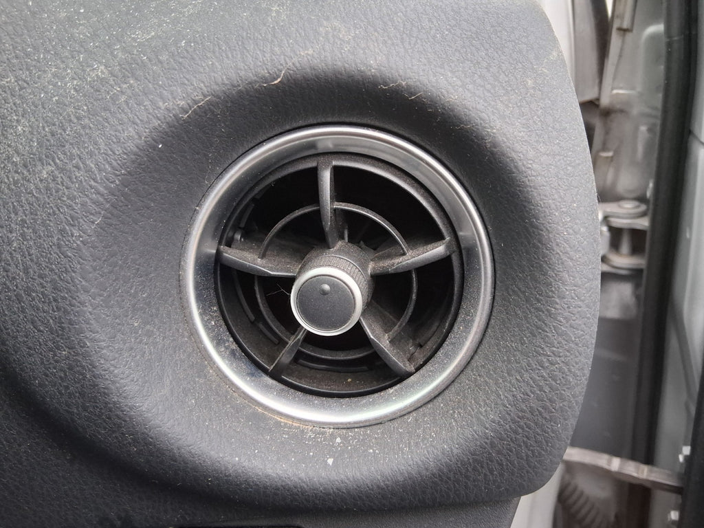 TOYOTA YARIS MK3 2019 OSF DRIVER SIDE FRONT AIR VENT
