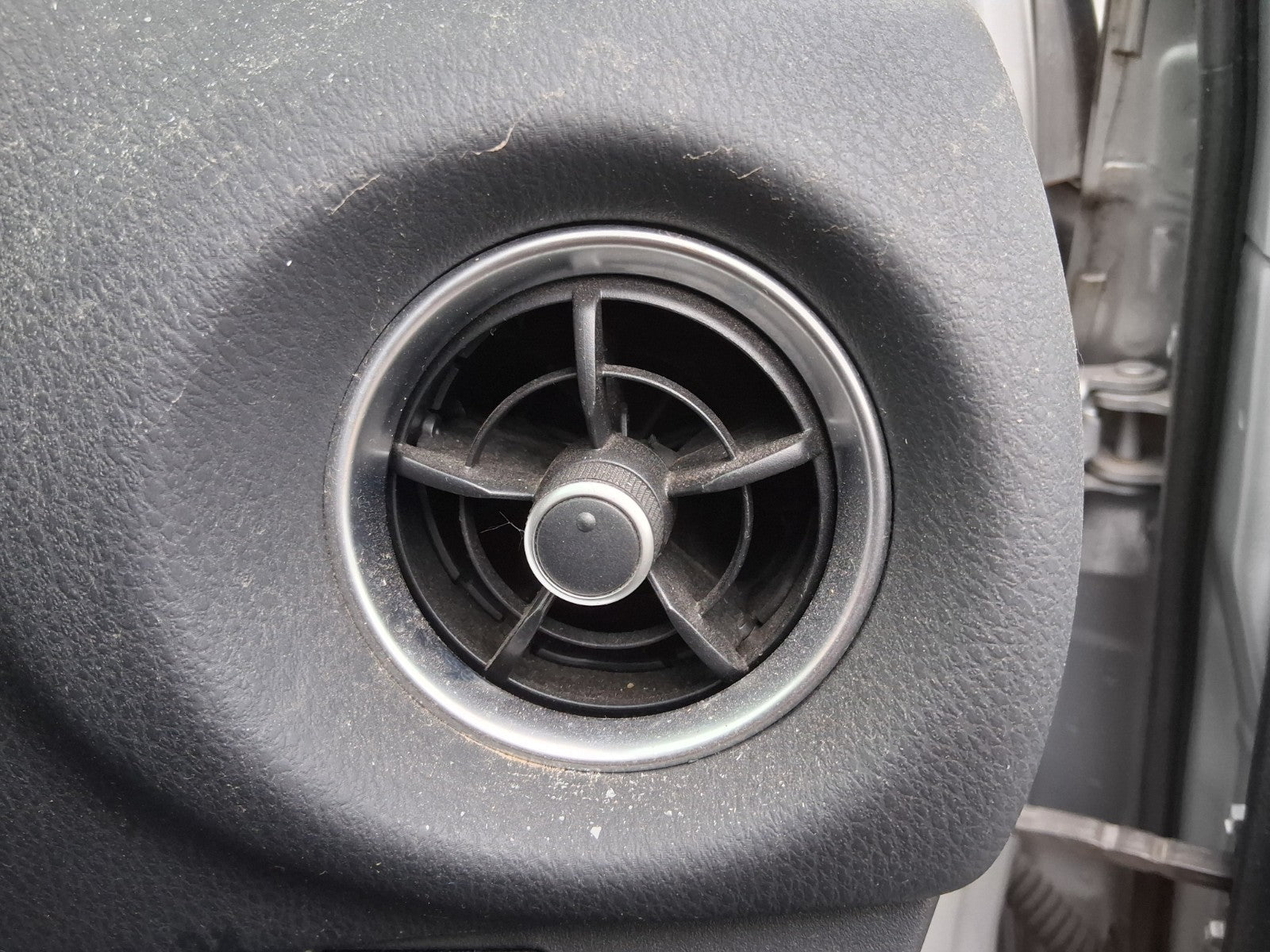 TOYOTA YARIS MK3 2019 OSF DRIVER SIDE FRONT AIR VENT