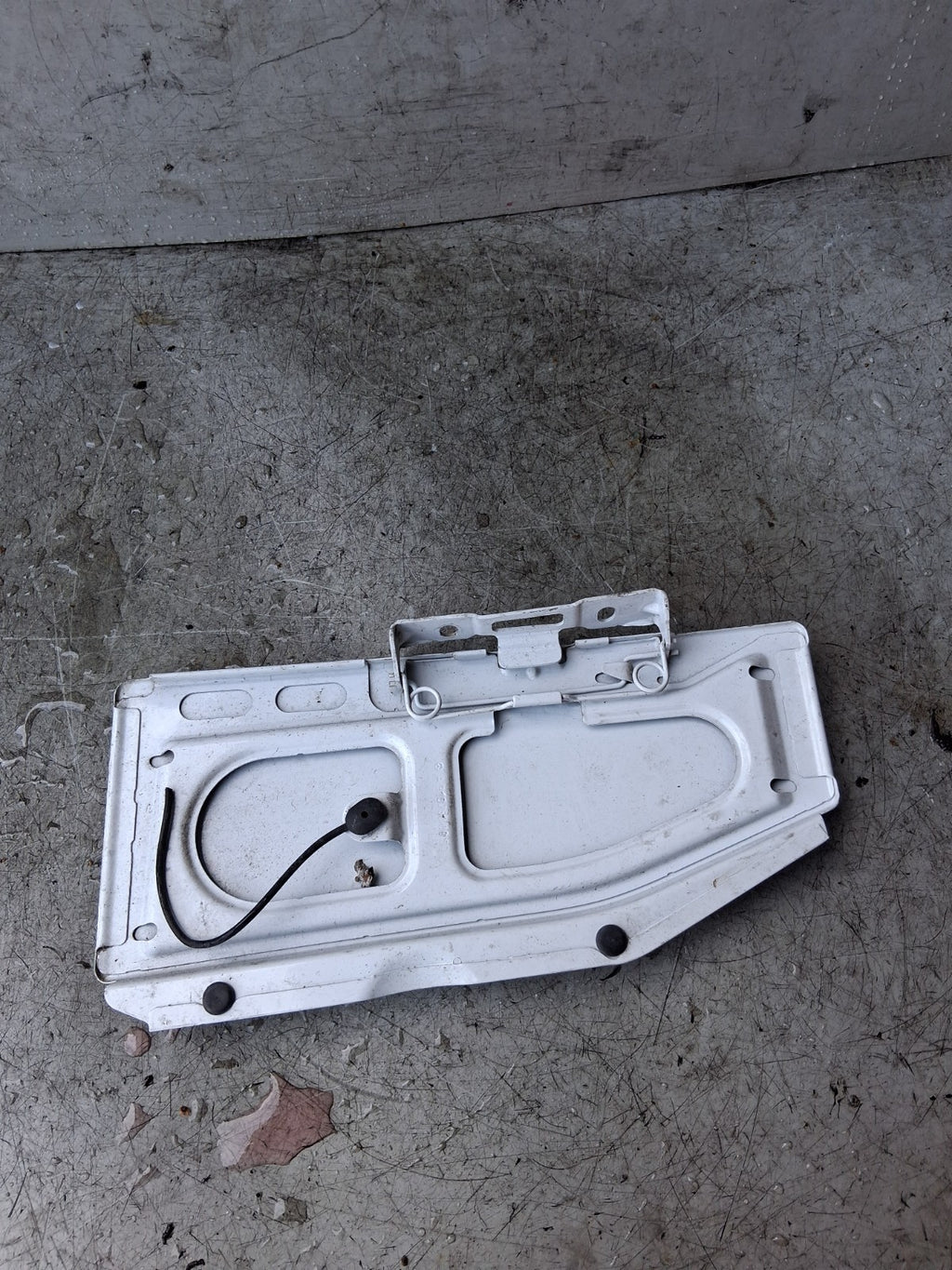 2024 MERCEDES SPRINTER FUEL FILLER CAP COVER FLAP DOOR A9107500000