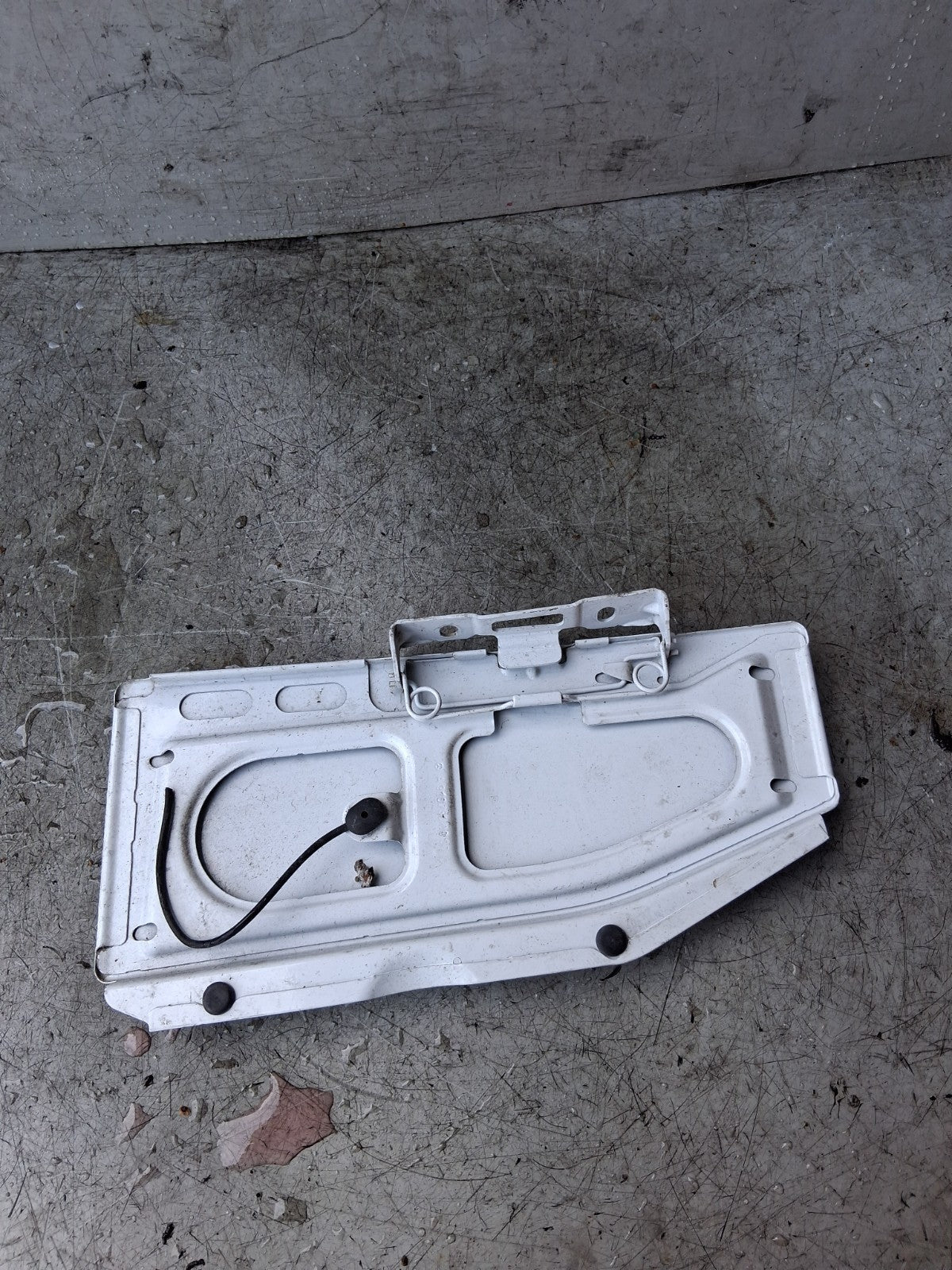 2024 MERCEDES SPRINTER FUEL FILLER CAP COVER FLAP DOOR A9107500000