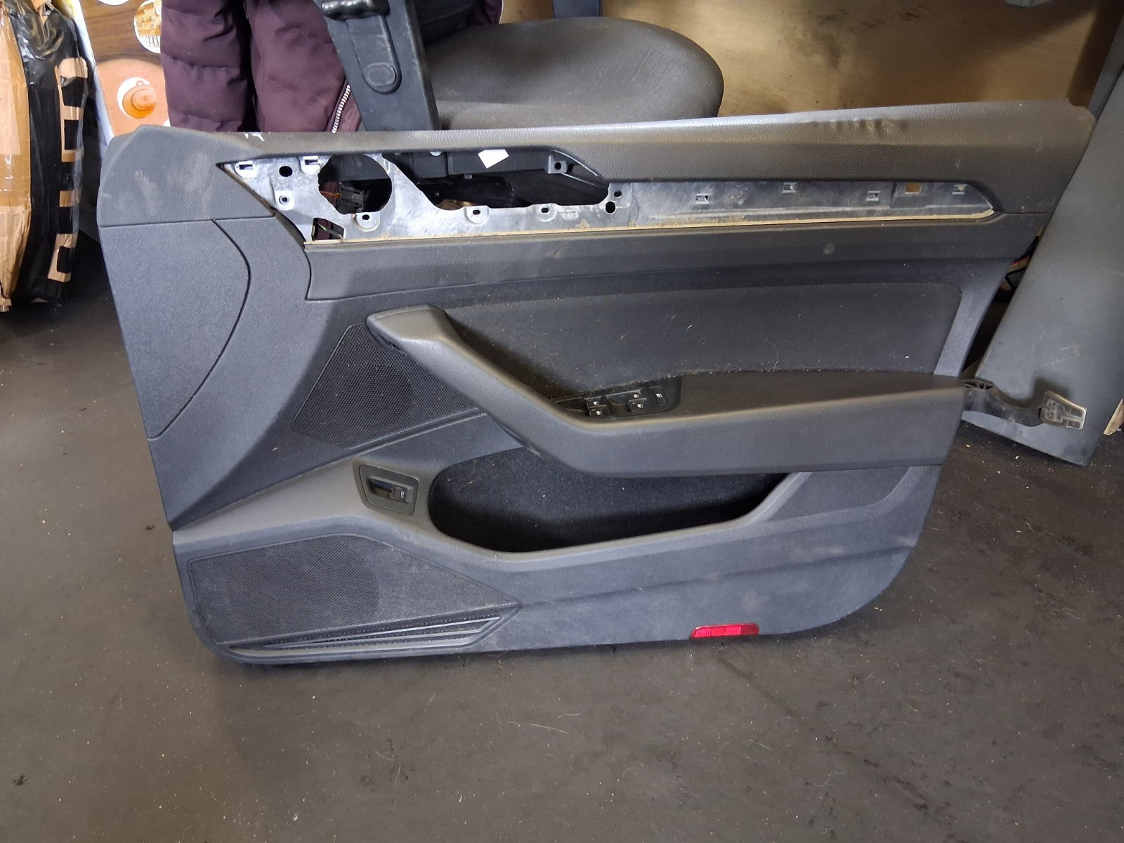 2019 VW VOLKSWAGEN PASSAT B8 OSF DRIVER SIDE FRONT RIGHT DOOR CARD