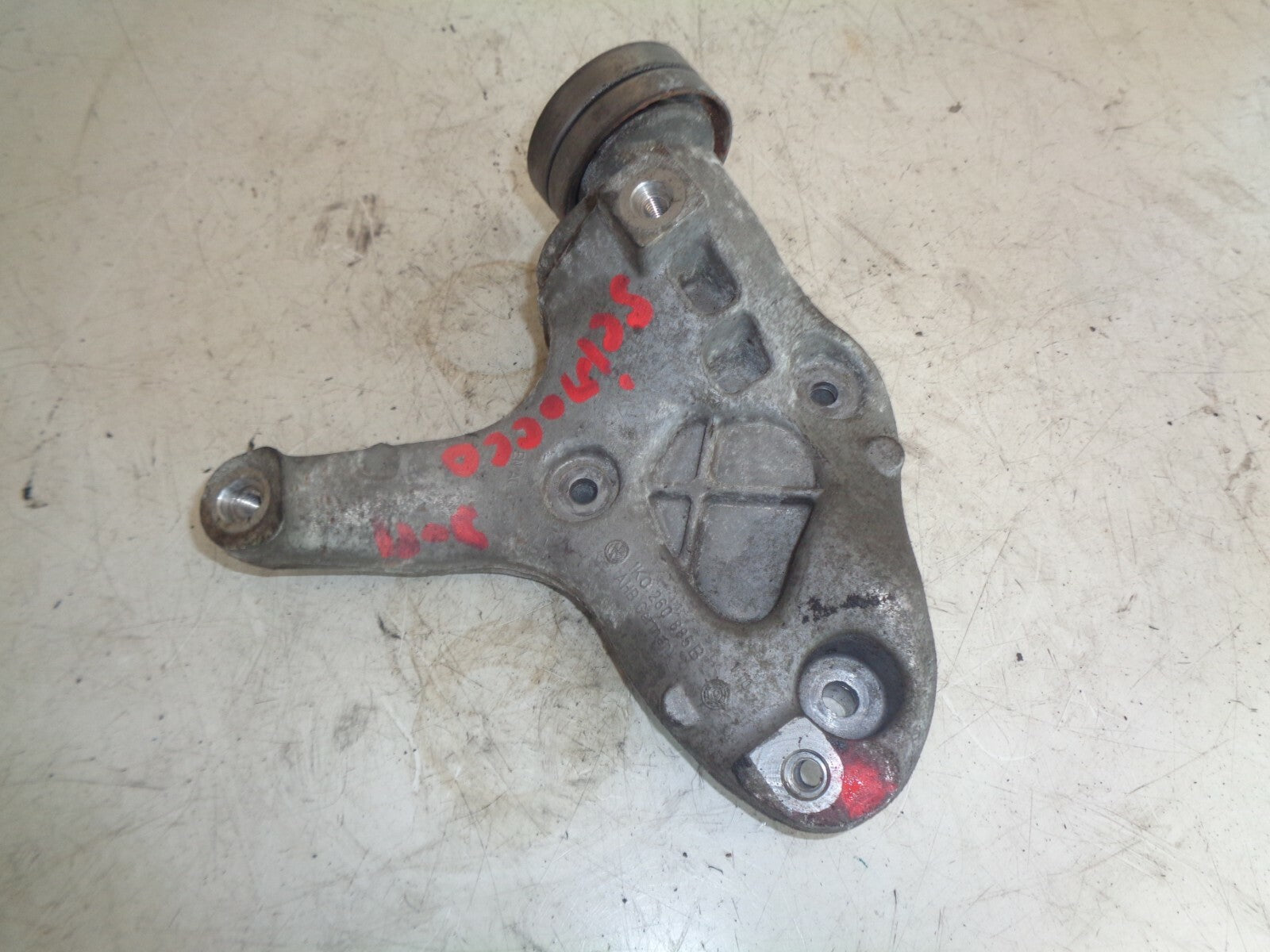 VW VOLKSWAGEN SCIROCCO 2011 1.4PETROL TSI PULLEY BELT TENSIONER MOUNT 1K0260885B