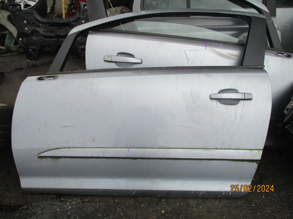 VAUXHALL CORSA D 2008 3 DOOR NS PASSENGER FRONT DOOR SILVER Z163