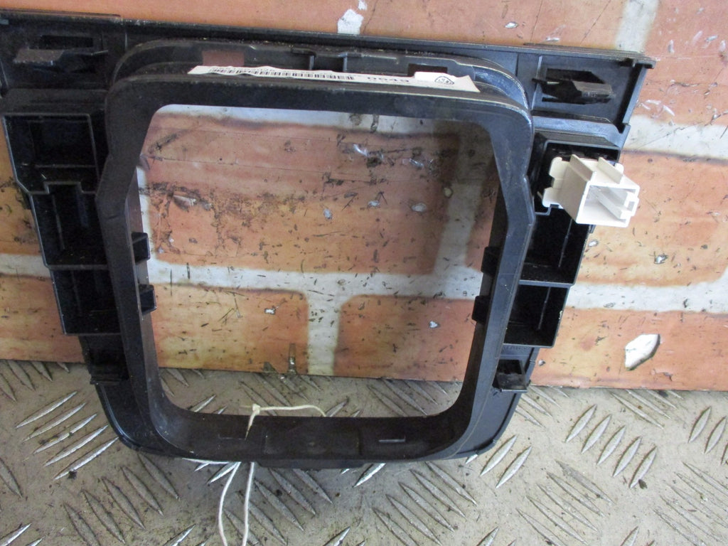 VW PASSAT B6 2006 GEAR SELECTOR SURROUND TRIM 3C0864263