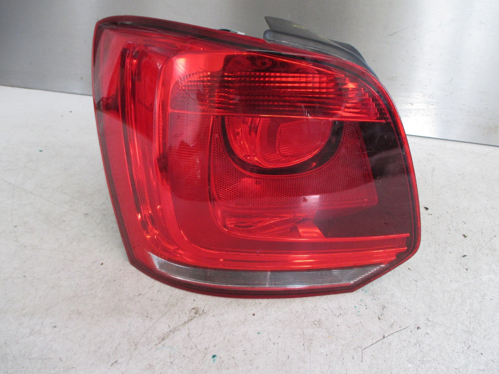 VW VOLKSWAGEN POLO 6R MK5 NSR PASSENGER REAR TAIL LIGHT 6R0945111H 6R0945095AD