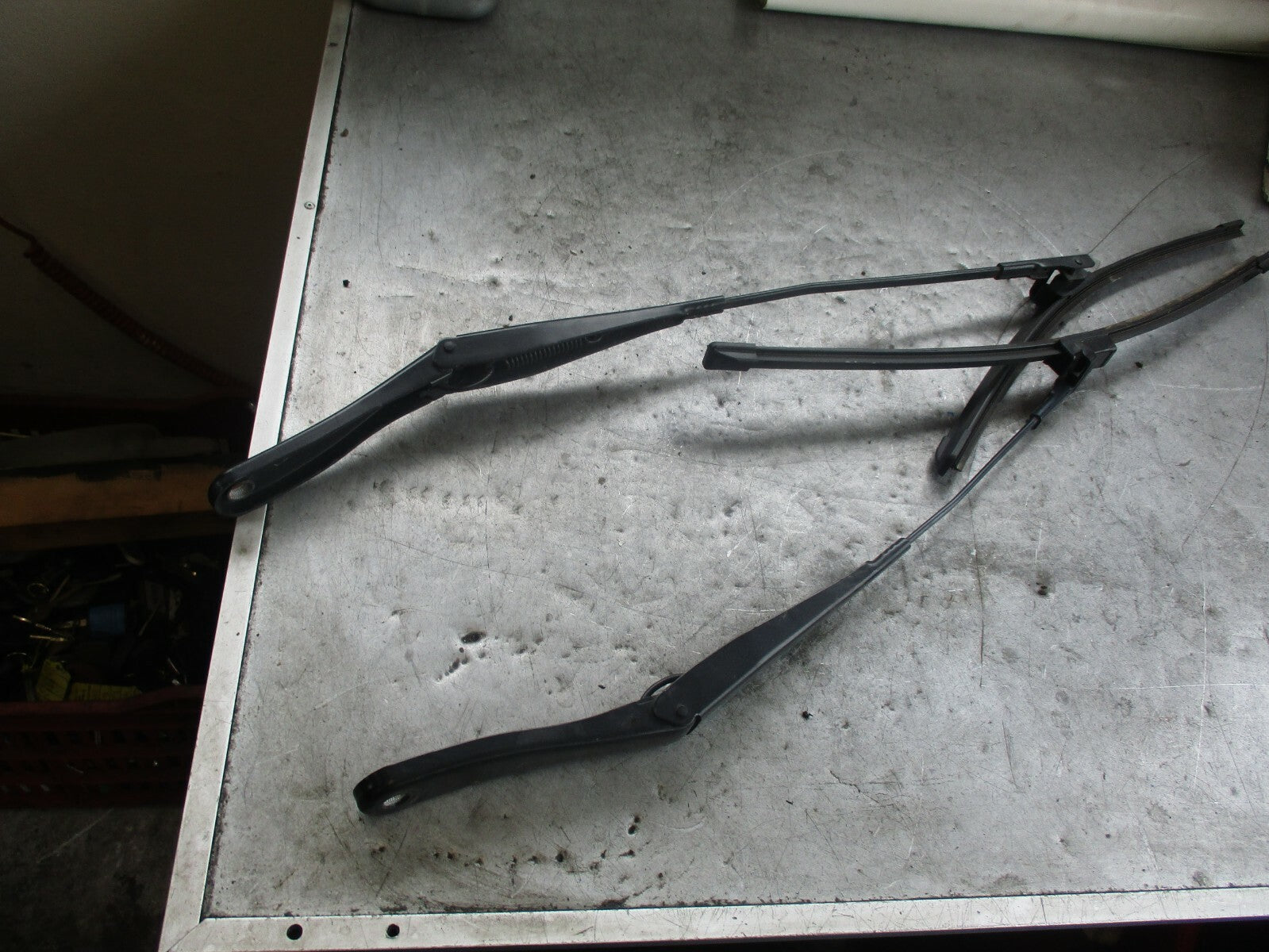 VAUXHALL ASTRA H MK5  5 DOOR 5DR WIPER ARMS 13111222 13111221