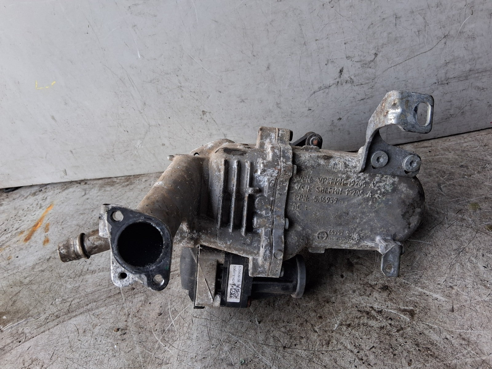 2021 FORD TRANSIT 350 MK8 2.0 DIESEL EGR VALVE WITH COOLANT PIPE 516939