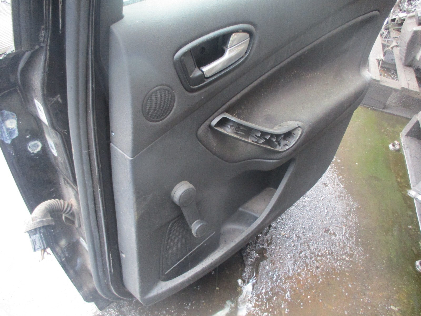 FORD MONDEO MK4 2007 ESTATE OSR DRIVER SIDE REAR COMPLETE DOOR BLACK