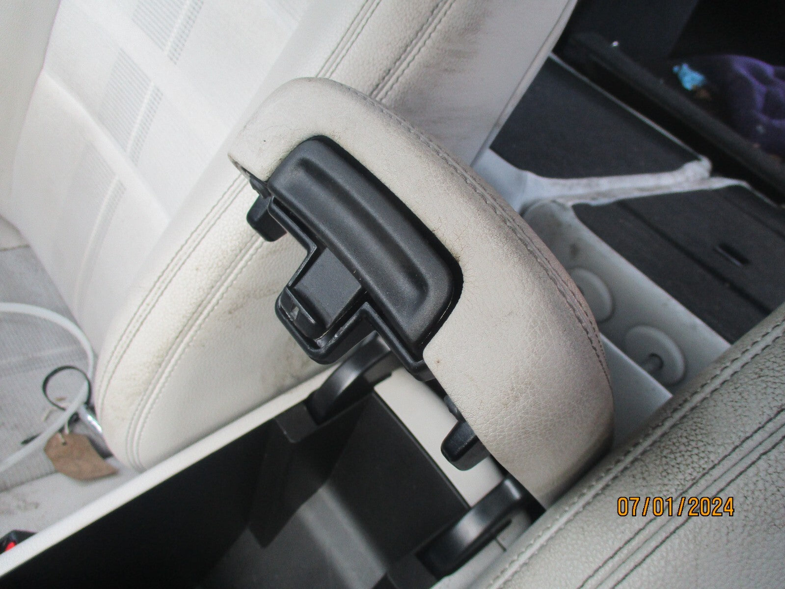 MERCEDES BENZ CLA 2016 C117 ARMREST ONLY CREAM HALF LEATHER