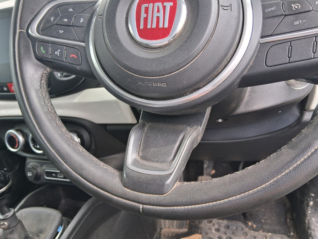 2019 FIAT 500L HATCH 3 SPOKE MULRIFUNCTION LEATHER STEERING WHEEL NO AIRBAG