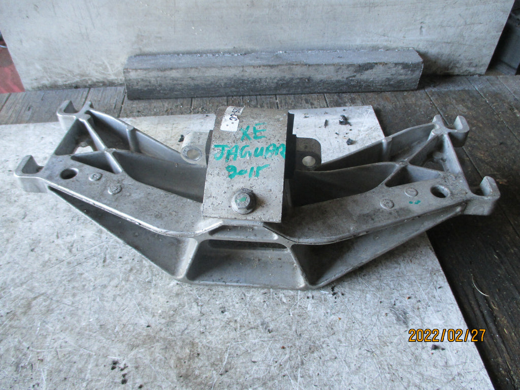 2015 JAGUAR XE 2.0 DIESEL AUTOMATIC GEARBOX MOUNT BRACKET GX735060CB