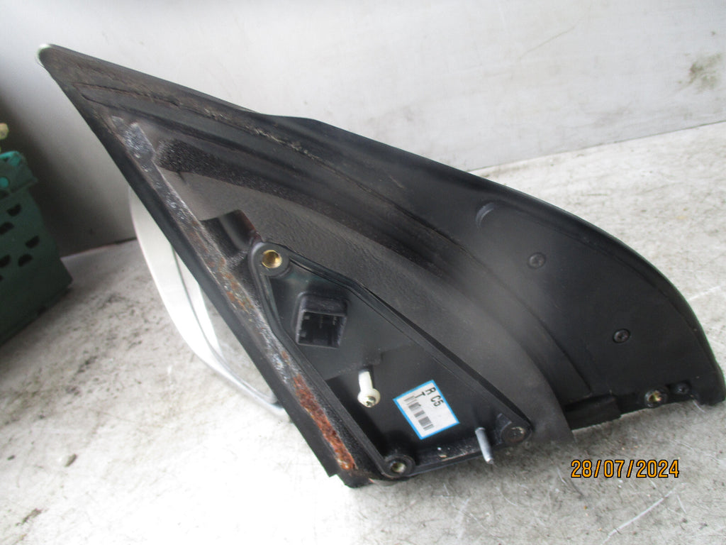 2006 KIA SEDONA  NSF PASSENGER SIDE WING MIRROR SILVER