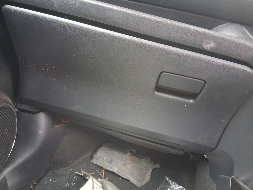 TOYOTA YARIS MK3 2019 NS PASSENGER SIDE STORAGE COMPARTMENT GLOVEBOX