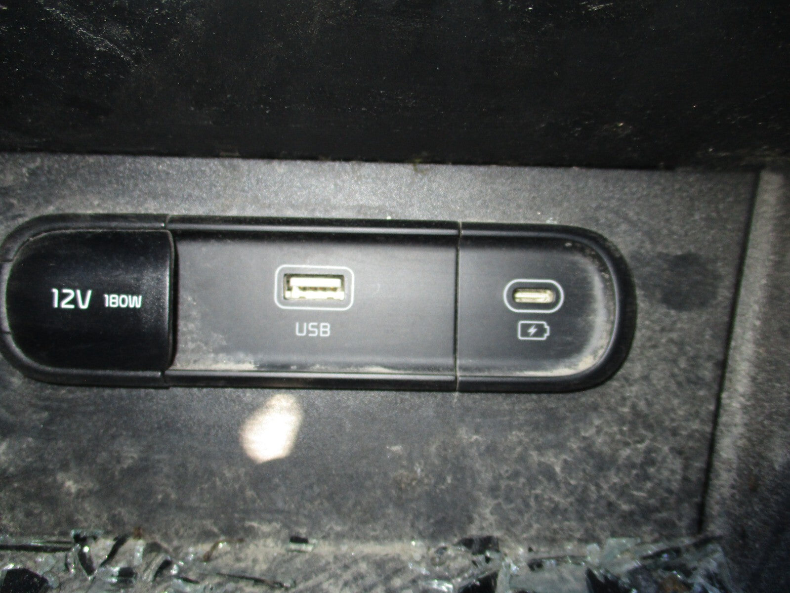 2023 KIA SPORTAGE MK5 USB C TYPE 12V 180 W PORT