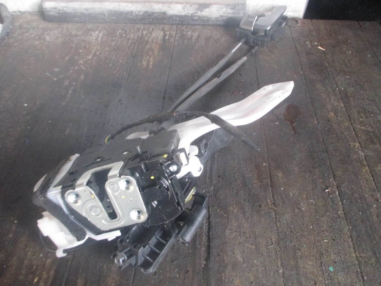 HYUNDAI IX35 2015 NEARSIDE REAR DOOR LOCK MECHANISM JA68K0839015