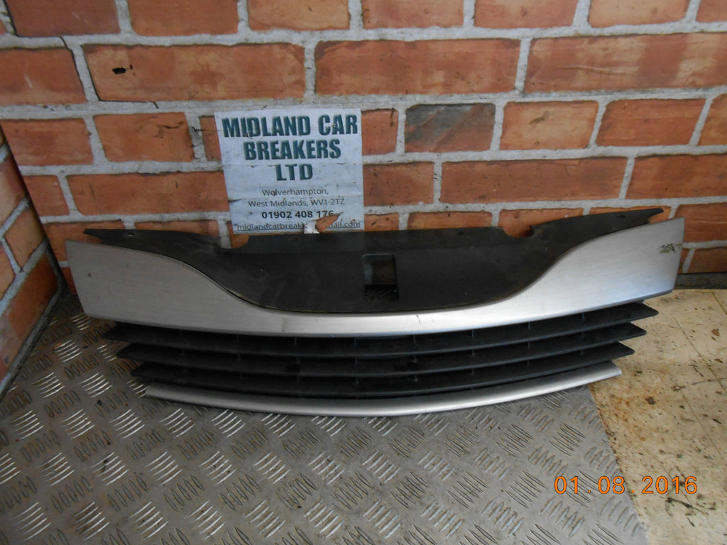 RENAULT LAGUNA 2 MK2 2002 FRONT BUMPER GRILL GRILLE 8200012581