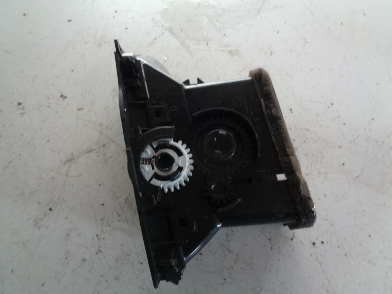 VAUXHALL CORSA E MK4 2016 1.2 NS PASSENGER SIDE DASH AIR VENT 13377947