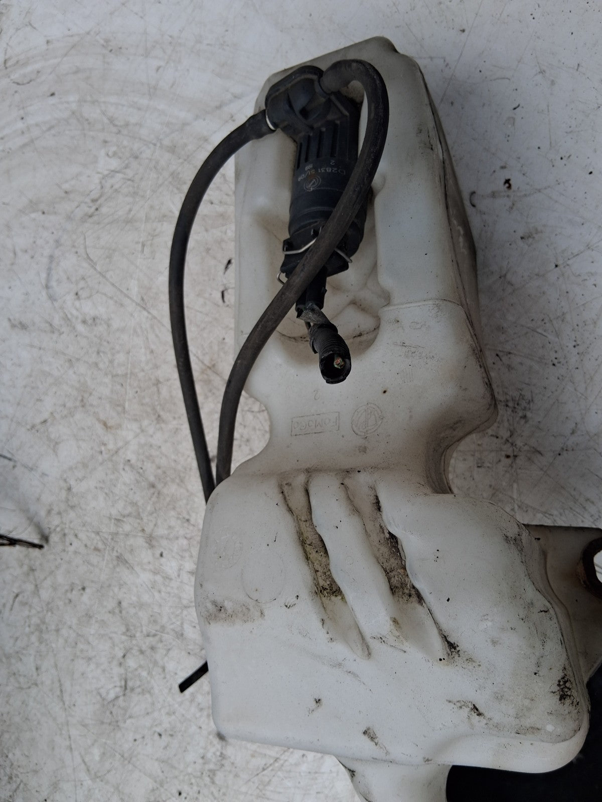 2010 FIAT 500 LOUNGE MK1 FRONT WINDSCREEN WASHER BOTTLE TANK RESERVOIR
