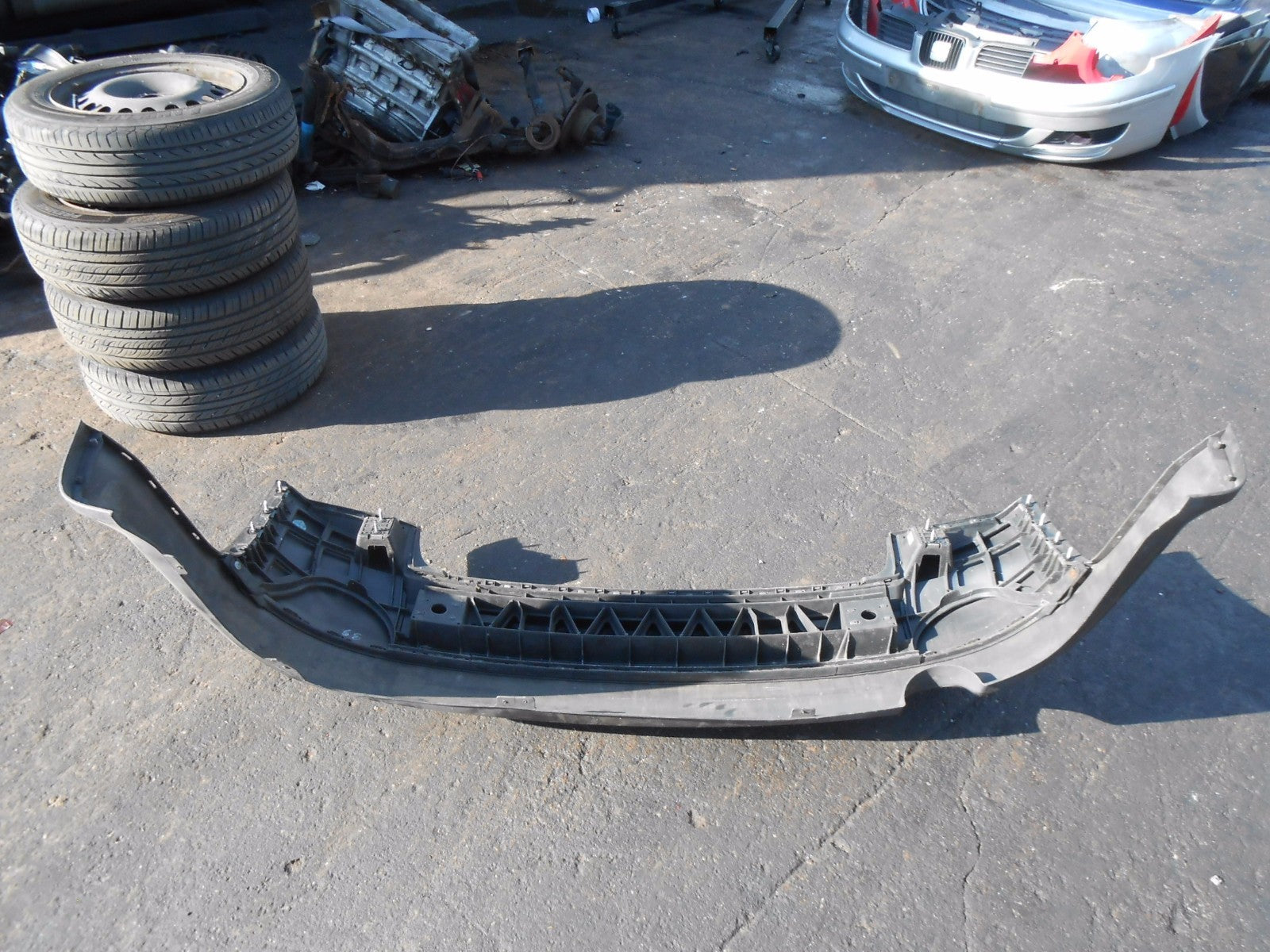 2000 - 2006 AUDI A4 8E REAR BACK BUMPER & PLASTIC SPLITTERLY9B BRILLIANT BLACK